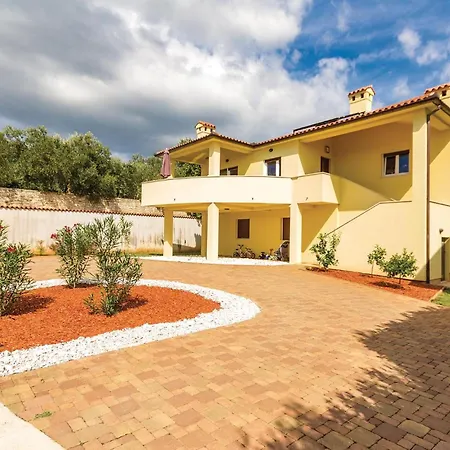 Prázdninový dům Cozy In With Kitchen Medulin